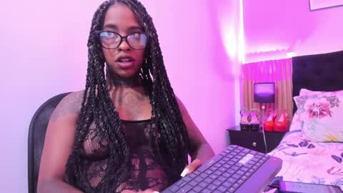 Pauline online show from April 6, 3:39 am