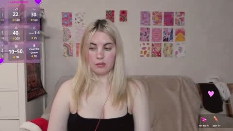 Snapshot of pawwsup1 chatting on December 26, 1:54 pm Allisses online show from December 26, 1:54 pm