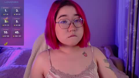 Snapshot of peach_shy chatting on October 6, 8:20 am Lilian online show from October 6, 8:20 am