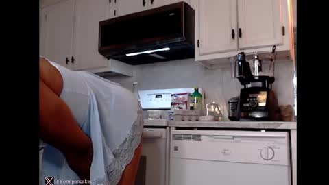 peachypeachgirl online show from December 27, 4:36 am