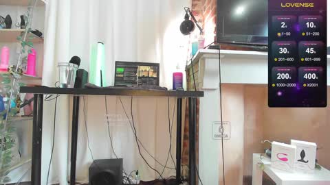 Snapshot of peachyym chatting on January 9, 11:47 am Help me to reach 200 thumbs up online show from January 9, 11:47 am