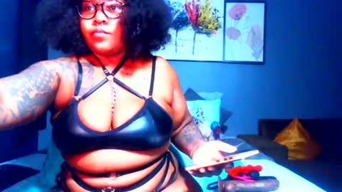 Snapshot of pearlblu38 chatting on February 24, 10:36 pm Pearl online show from February 24, 10:36 pm