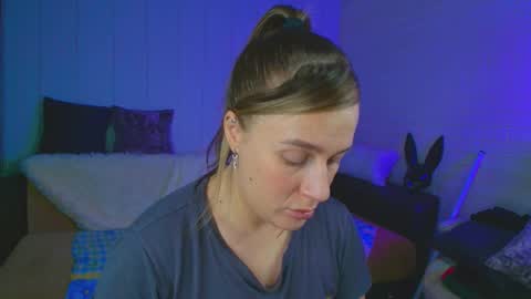 Dia  online show from March 9, 9:02 am