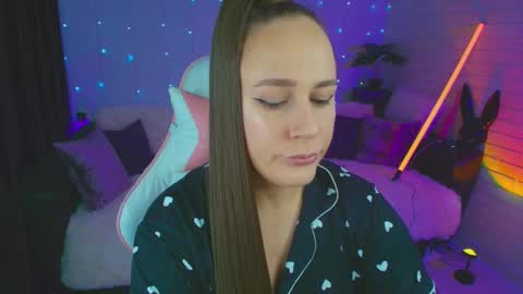 Dia  online show from September 18, 8:07 pm