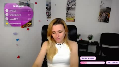 Mia online show from November 12, 8:01 am