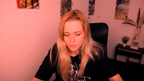 Snapshot of peppymia chatting on September 13, 6:21 am Mia online show from September 13, 6:21 am