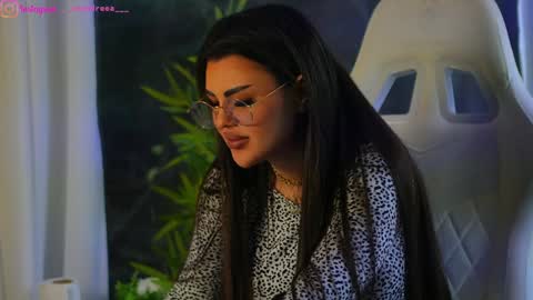 Dee online show from January 4, 10:38 am