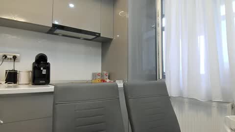 Dee online show from December 31, 9:10 am