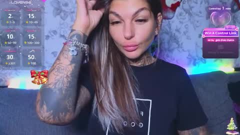 Snapshot of perfecttbaby77n chatting on December 19, 8:24 am Anna online show from December 19, 8:24 am