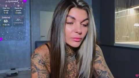 Snapshot of perfecttbaby77n chatting on January 25, 10:51 am Anna online show from January 25, 10:51 am