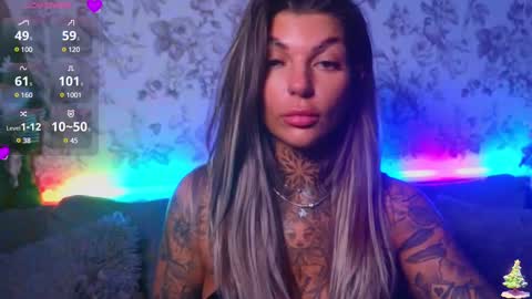 Snapshot of perfecttbaby77n chatting on December 6, 7:21 am Anna online show from December 6, 7:21 am