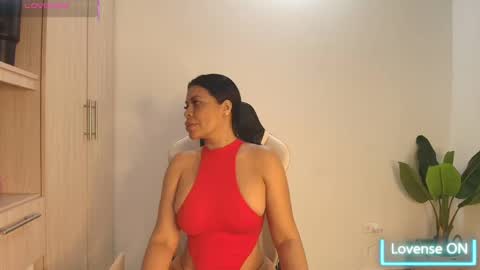 Snapshot of perla_milf4u chatting on October 9, 10:36 pm PERLA online show from October 9, 10:36 pm
