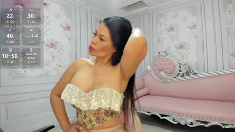 Snapshot of perla_milf4u chatting on February 7, 6:45 pm PERLA online show from February 7, 6:45 pm