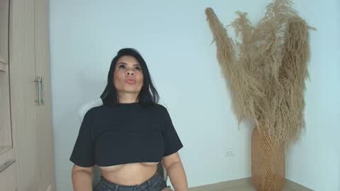 Snapshot of perla_milf4u chatting on September 13, 7:44 pm PERLA online show from September 13, 7:44 pm