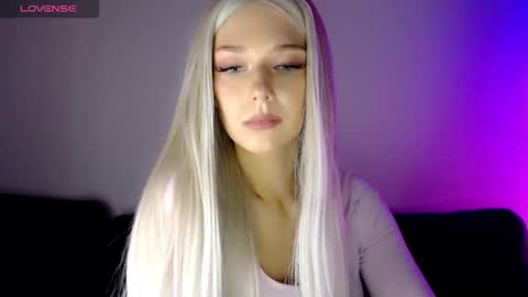 Isabella online show from December 1, 8:18 am