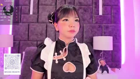 Snapshot of petit_rosseowo chatting on March 6, 10:47 pm Im Rosse but u can call me Rossie or Rosita . online show from March 6, 10:47 pm