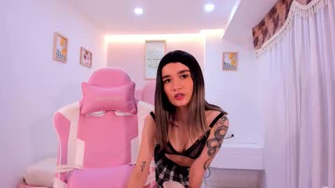 Snapshot of petite_isabella chatting on September 18, 7:56 pm Isabella online show from September 18, 7:56 pm