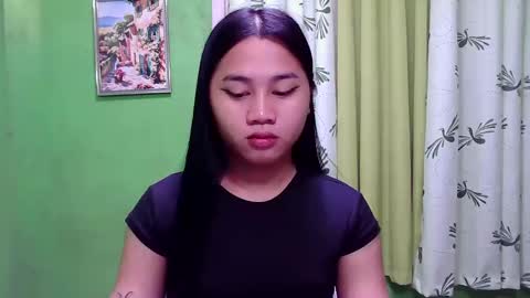 Snapshot of petite_trish chatting on December 6, 10:51 pm trish online show from December 6, 10:51 pm
