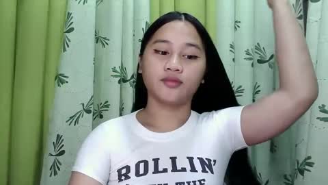 Snapshot of petite_trish chatting on January 26, 11:29 pm trish online show from January 26, 11:29 pm