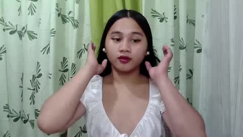 Snapshot of petite_trish chatting on February 11, 10:36 am trish online show from February 11, 10:36 am
