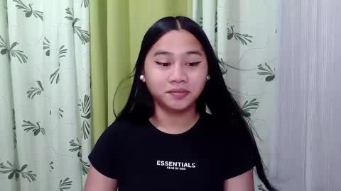 Snapshot of petite_trish chatting on February 16, 11:37 pm trish online show from February 16, 11:37 pm
