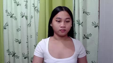 Snapshot of petite_trish chatting on February 19, 11:57 pm trish online show from February 19, 11:57 pm
