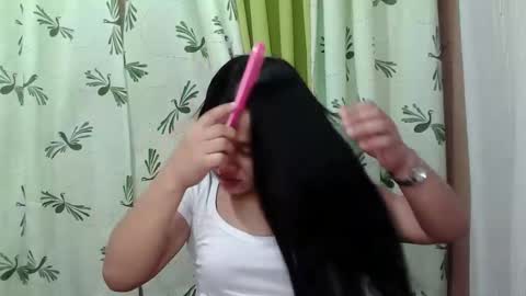Snapshot of petite_trish chatting on February 24, 10:35 am trish online show from February 24, 10:35 am
