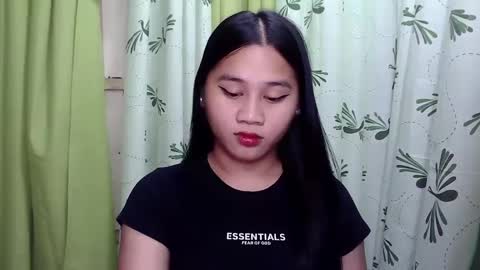 Snapshot of petite_trish chatting on February 1, 9:54 am trish online show from February 1, 9:54 am