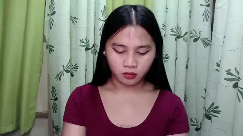 Snapshot of petite_trish chatting on January 28, 11:17 pm trish online show from January 28, 11:17 pm