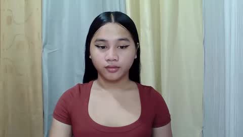 Snapshot of petite_trish chatting on February 9, 11:04 pm trish online show from February 9, 11:04 pm