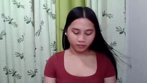 Snapshot of petite_trish chatting on February 15, 12:43 pm trish online show from February 15, 12:43 pm