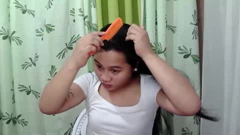 Snapshot of petite_trish chatting on February 25, 12:47 am trish online show from February 25, 12:47 am