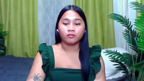 Snapshot of petite_trish chatting on September 18, 3:16 am trish online show from September 18, 3:16 am
