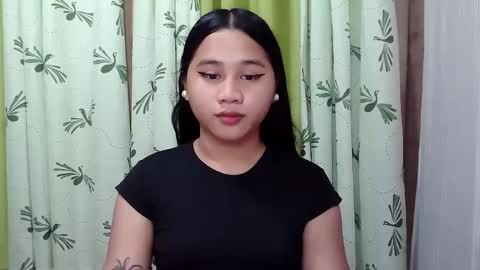 Snapshot of petite_trish chatting on February 22, 10:51 am trish online show from February 22, 10:51 am