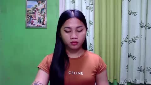 Snapshot of petite_trish chatting on December 9, 1:13 pm trish online show from December 9, 1:13 pm