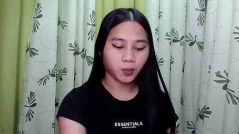 Snapshot of petite_trish chatting on January 27, 11:11 pm trish online show from January 27, 11:11 pm
