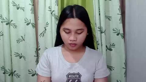 Snapshot of petite_trish chatting on February 25, 10:59 am trish online show from February 25, 10:59 am