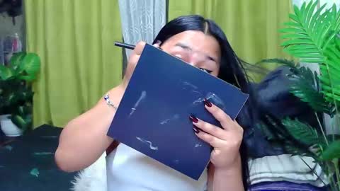 Snapshot of petite_trish chatting on October 7, 2:49 am trish online show from October 7, 2:49 am