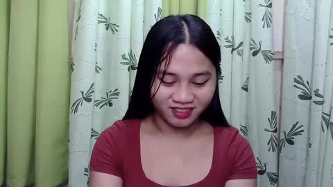 Snapshot of petite_trish chatting on January 22, 11:32 pm trish online show from January 22, 11:32 pm