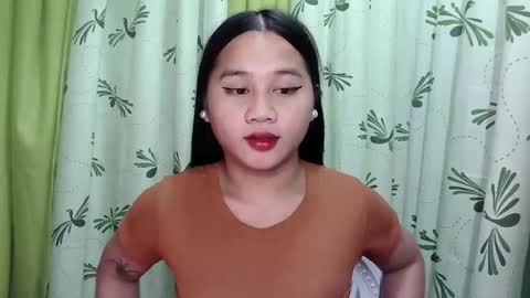Snapshot of petite_trish chatting on January 31, 9:59 am trish online show from January 31, 9:59 am