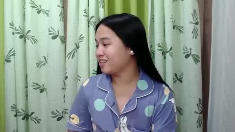 Snapshot of petite_trish chatting on February 22, 11:43 pm trish online show from February 22, 11:43 pm