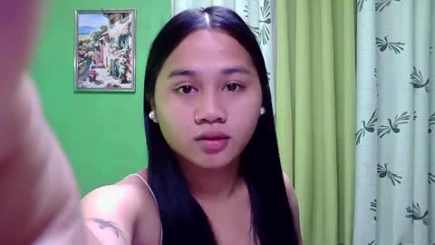 Snapshot of petite_trish chatting on January 15, 11:08 pm trish online show from January 15, 11:08 pm