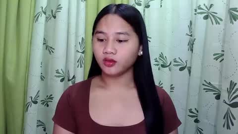 Snapshot of petite_trish chatting on February 3, 10:43 pm trish online show from February 3, 10:43 pm