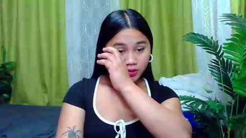 Snapshot of petite_trish chatting on September 20, 5:28 am trish online show from September 20, 5:28 am
