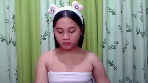 Snapshot of petite_trish chatting on February 26, 11:26 pm trish online show from February 26, 11:26 pm