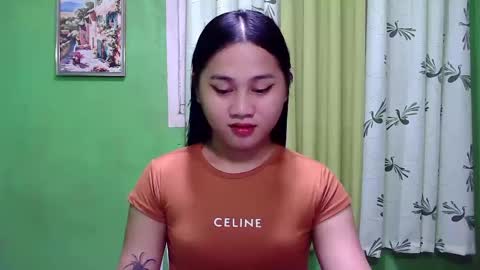 Snapshot of petite_trish chatting on December 9, 3:07 am trish online show from December 9, 3:07 am