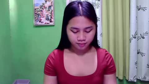 Snapshot of petite_trish chatting on December 4, 11:57 pm trish online show from December 4, 11:57 pm