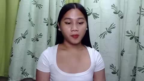 Snapshot of petite_trish chatting on January 21, 11:46 am trish online show from January 21, 11:46 am