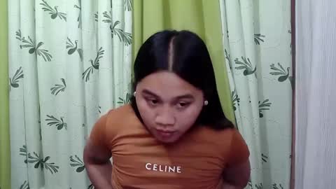 Snapshot of petite_trish chatting on February 14, 12:47 pm trish online show from February 14, 12:47 pm
