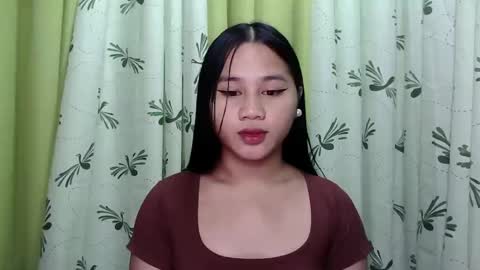 Snapshot of petite_trish chatting on January 25, 11:11 pm trish online show from January 25, 11:11 pm